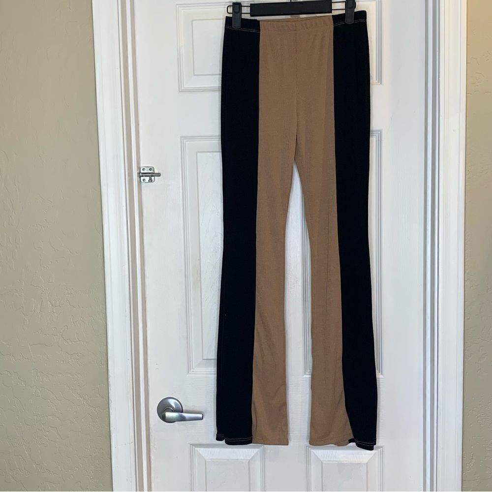 21 Saints Tan and Black Ribbed Flare Leg Leggings Size Small